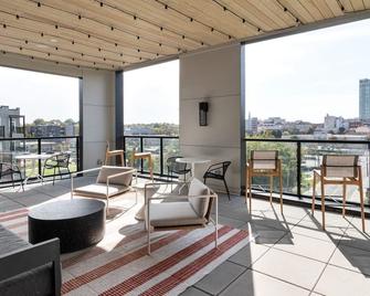 Landing at Foster on the Park - Studio in Downtown - Durham - Balcony
