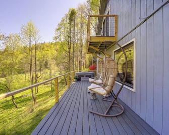 24-Acre Cottage with Hot Tub about 10 Mi to Blowing Rock - Lenoir - Patio