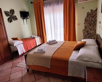 Sole Mare B&B - ג'יארדיני נאקסוס - חדר שינה