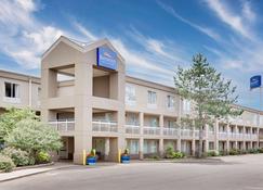 Baymont Inn & Suites Kalamazoo East - Kalamazoo - Toà nhà