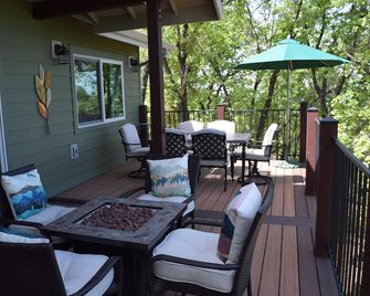 Private Getaway With Beautiful Views - Murphys - Patio