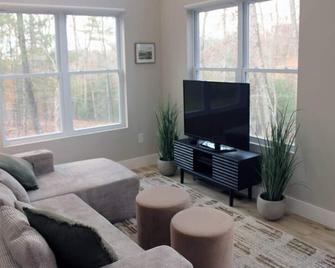 Blue Rock Escape By Bmg - Floyd - Living room