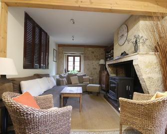 Rooms in vineyard Large charming gite near Saint Emilion - Ruch - Sala de estar