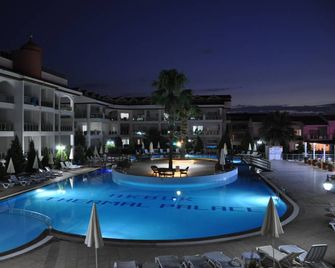 Akbük Palace Hotel & Residence - Дідім - Басейн