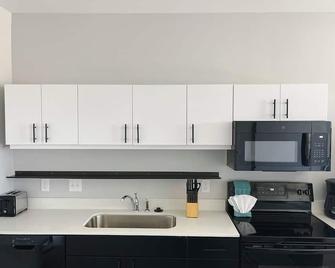 Sleepover: Outstanding 1bd/1ba + Gym - Downtown Omaha - Omaha - Cocina