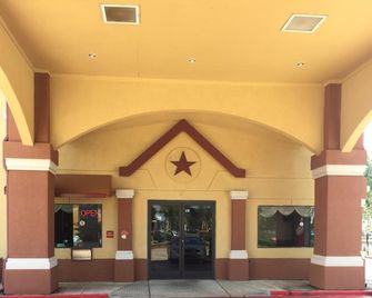 Scottish Inn & Suites Hobby Airport - Houston - Hành lang
