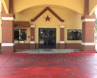 Scottish Inn & Suites Hobby Airport - יוסטון - לובי