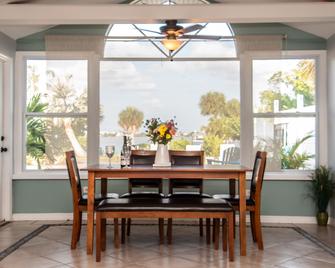 Paradise Cove at Lemon Bay - Englewood - Dining room