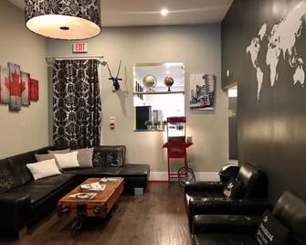 The Clarence Park - Toronto - Living room