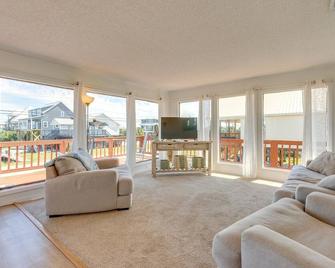Breezy Dauphin Island Vacation Rental with Deck! - Dauphin Island - Sala de estar
