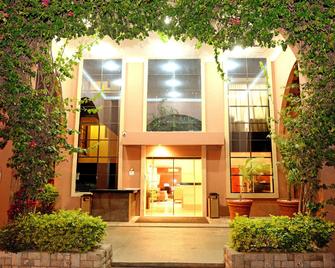 Buganvillas Hotel Suites & Spa - Santa Cruz de la Sierra - Building