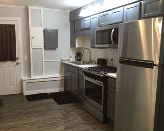 [Sanitized] Steps from Downtown Alpena [Weekly / Monthly Rate] - Alpena - Cucina
