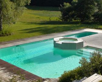 Completely renovated residence built in 1850, with heated and covered pool - Le Chambon-sur-Lignon - Piscine