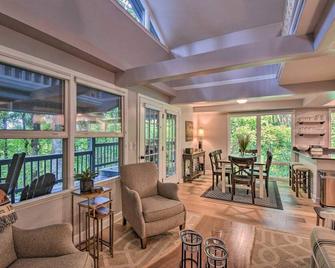 Golf, Fish & Grill in Sky Valley - near Highlands! - Dillard - Huiskamer