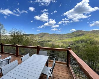 Little Hickory Top - Mountain Side Modern Cabin - Candler - Balcón