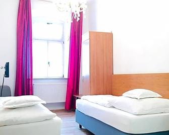 Hotel Bairischer Hof - Marktredwitz - Bedroom