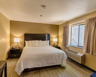 The Oakhurst Inn at Yosemite - Oakhurst - Bedroom