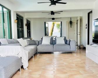 Stunning Spanish Hacienda - Guaynabo - Living room