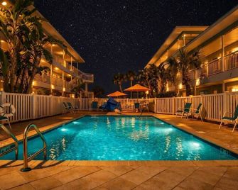 Tropic Terrace Suite #3 - Beachfront Resort - Treasure Island - Piscina