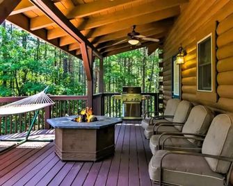 Relaxing Cozy 2 Bedroom Cabin in Lake Lure - Lake Lure - Balcón
