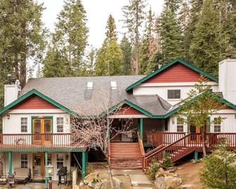 Inside Yosemite Park- Yosemite Winter Wonderland - Yosemite West - Gebäude