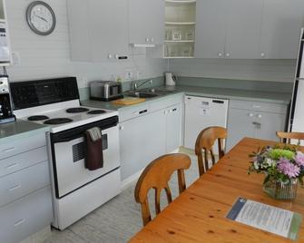 Tofino Paddlers Inn - Tofino - Keittiö