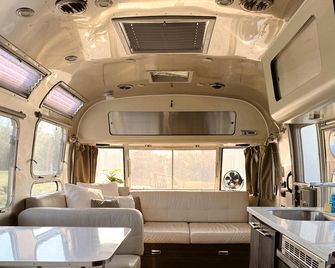Outstanding Airstream Close to Stunning - Ennis