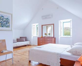 Villa Bonaca Perfect location for a holiday with friends or family, heated pool - Sumartin - Bedroom
