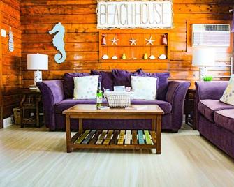 Sea Bright Beach House Sleeps 6 Perfect for a Family with little ones! - Sea Bright - Sala de estar