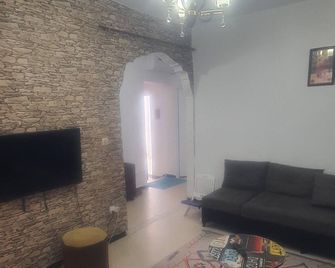 Quiet studio 10mn beach chappuis - Annaba - Living room