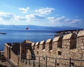 فندق أريناندا سيسم - سسمى - شاطئ