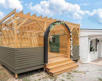Clair de Lune Studio A Charming Kokomo Stay - Kokomo