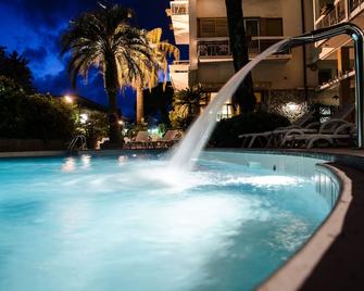 Grand Hotel Tamerici & Principe - Montecatini Terme - Πισίνα