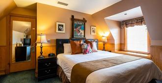 Saddleback Inn - Lake Arrowhead - Bedroom