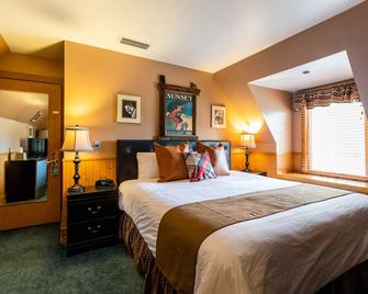 Saddleback Inn at Lake Arrowhead - Lake Arrowhead - Bedroom