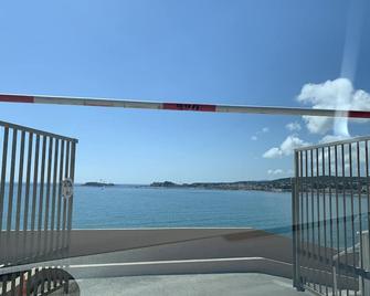 Les pieds dans l'eau - Sanary-sur-Mer - Balcon