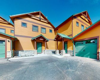 San Juan Siesta - South Fork - Building