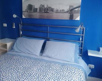 Travel And Living - Trani - Habitación