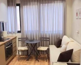Arkle Apartment 7 - Tirana - Wohnzimmer