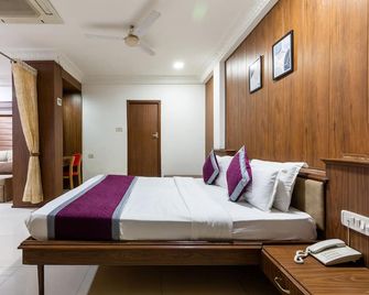 Hotel Kalinga - Indore - Bedroom
