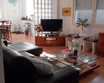 Habitación Avileña Tropical en Aguadulce - Almería - Living room