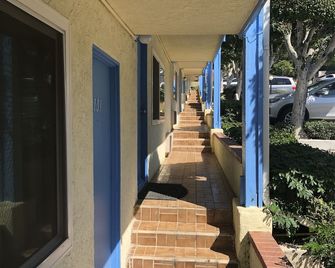 King Lodge Motel - Monterey Park - Outdoors view