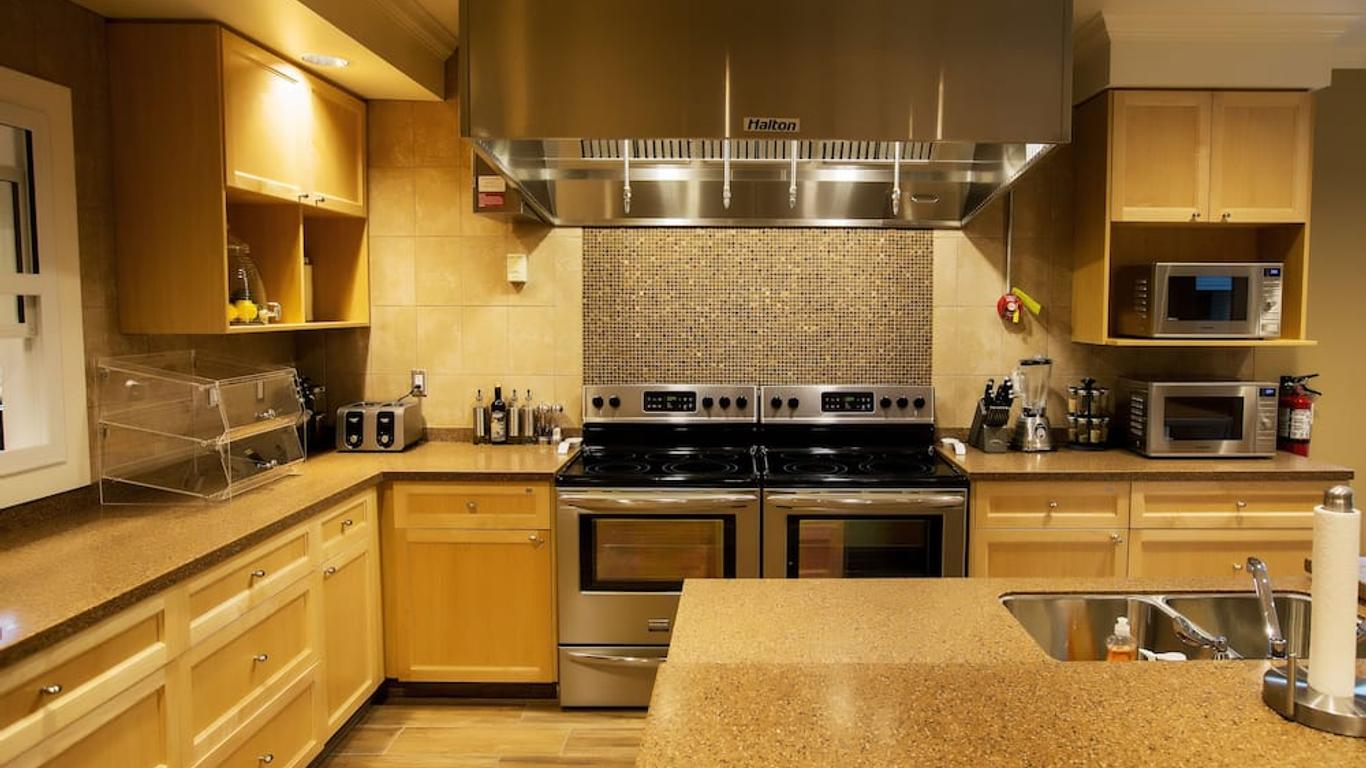 Refresh Inn & Suites