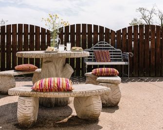 Brookhall Honeysuckle Cottage - Dromore - Patio