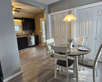 Modern Carriage House - Warren - Essbereich