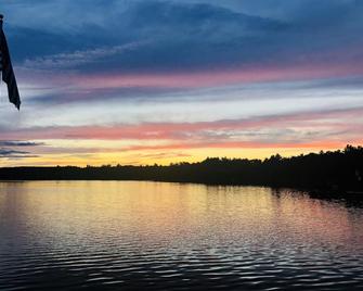 Relaxation And Fun Await At The Lakewood Lodge On Twin Lake - Waupaca - Вигляд зовні