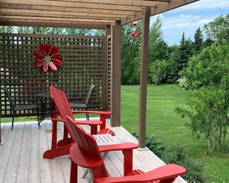 Large 3 Bedroom Home + New 2021 2 Bedrooms Aprtmt For 199 Addl Fee Per Night - Cornwall - Binnenhof