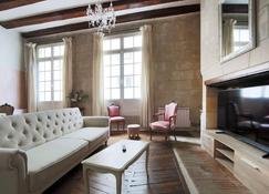 charme d'ancien au coeur de vieux-tours - Tours - Living room