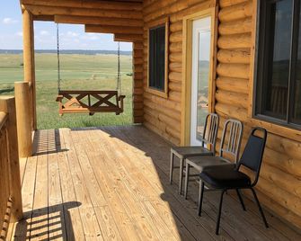 Kara Creek Ranch - Log Cabin - Sundance - Balkon