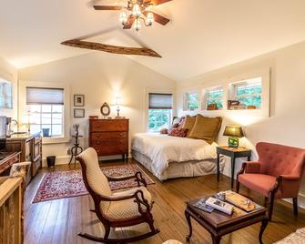 The Barn - Waynesville - Bedroom